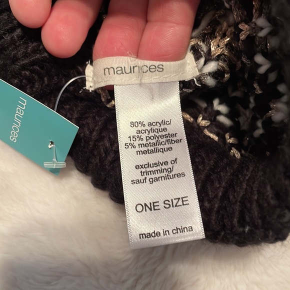 ⭐️Host Pick⭐️ Maurices women’s hat with faux fur Pom Pom NWT - Picture 3 of 5